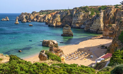 Pourquoi le Portugal a dû déplacer 2 millions de tonnes de sable pour sauver son haut lieu touristique