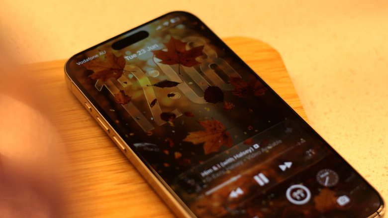 Écran de verrouillage iOS 27 avec Liquid Glass