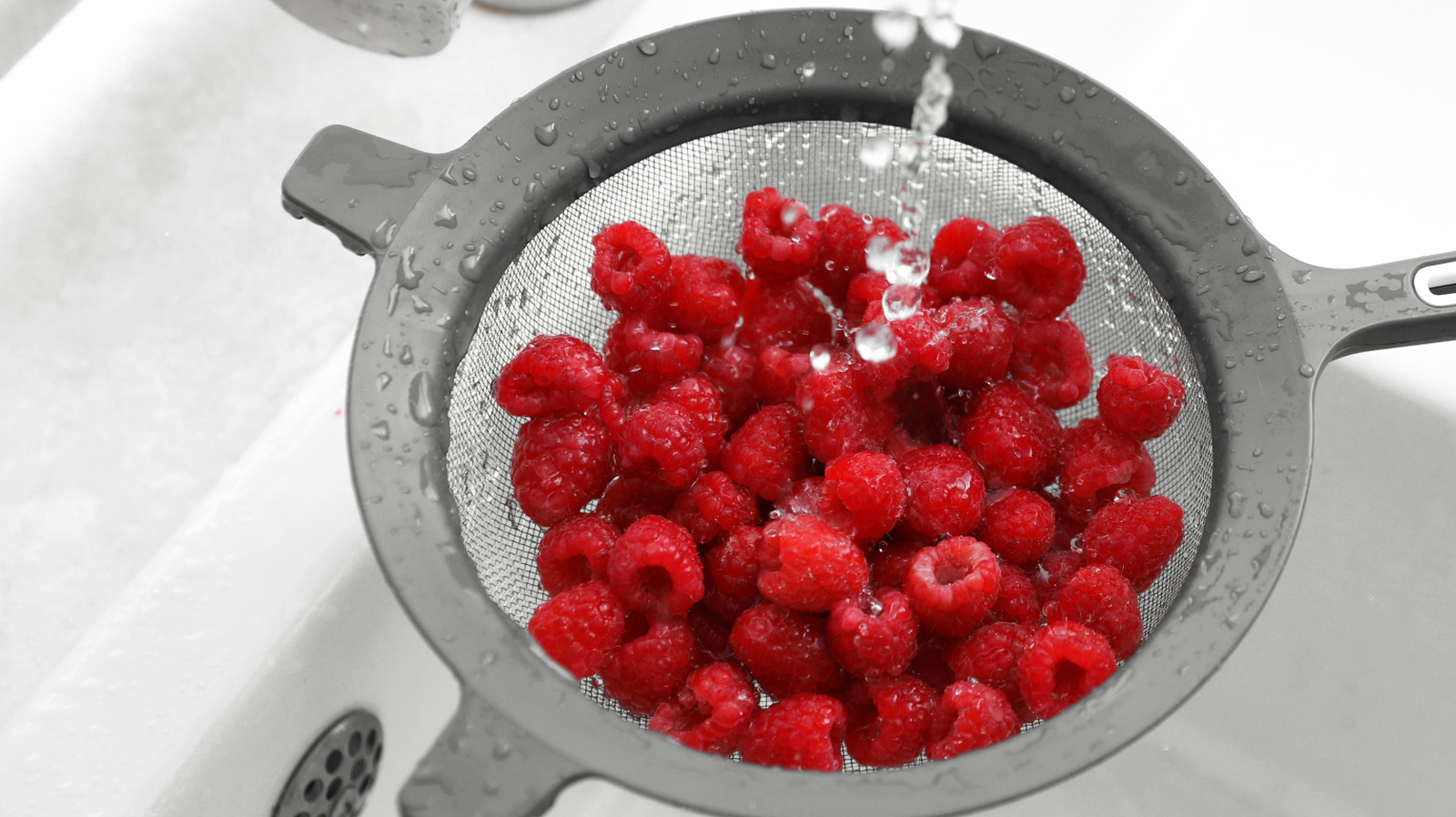 Pourquoi laver les baies avec du vinaigre fonctionne mieux que l'eau