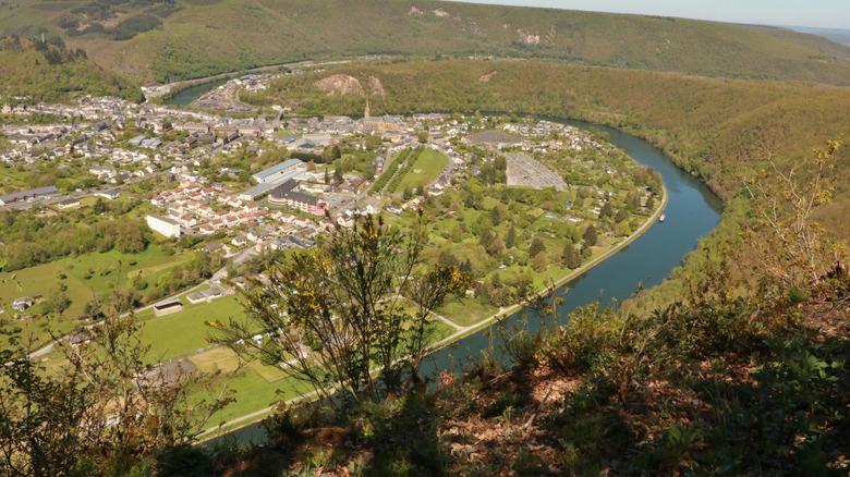 Rivière Meuse dans les Ardennes, France