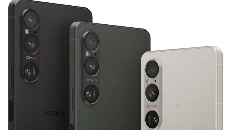 Une photo montrant les différentes couleurs du Sony Xperia 1 VI