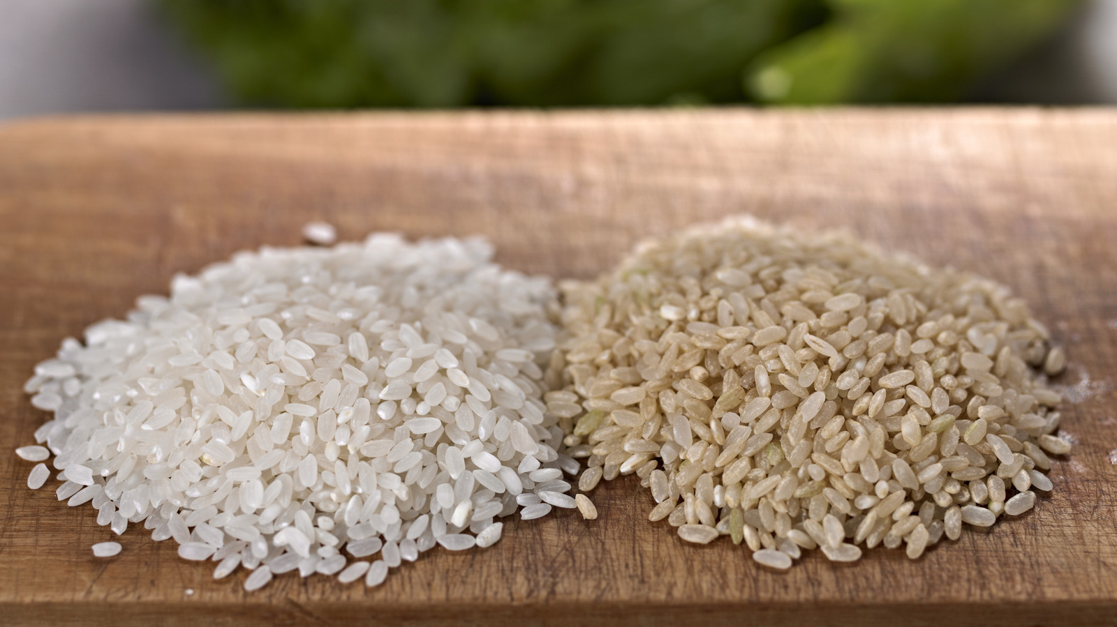 La différence entre le riz blanc et le riz brun s'explique facilement par la science