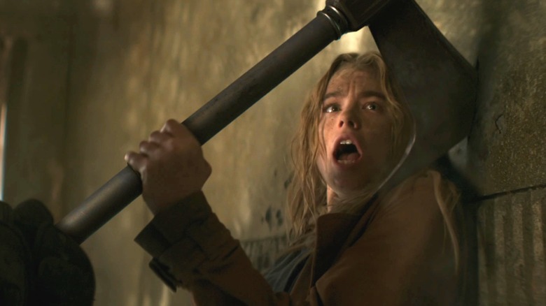 Supergirl manque presque une hache sur la tête dans Supergirl