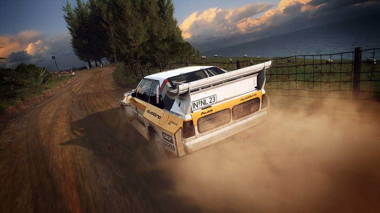 Voiture de rallye sur piste dans DiRT Rally 2.0