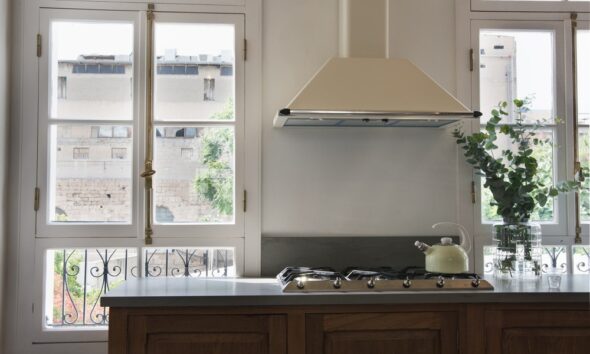 Hotte aspirante : l'équipement qui change tout dans une cuisine moderne
