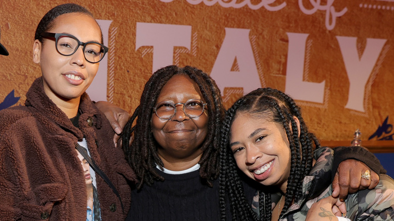Whoopi Goldberg avec sa fille Alex et sa petite-fille Amara