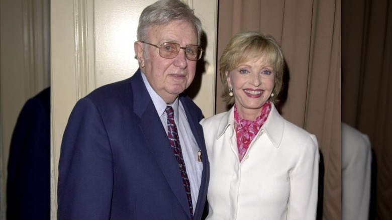 L'hypnothérapeute John George Kappas et son épouse Florence Henderson posent ensemble