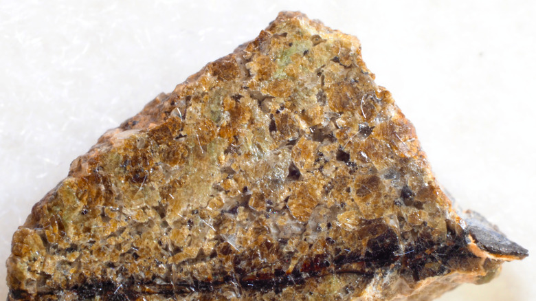 Un morceau de météorite martienne NWA 7397, trouvé au Maroc