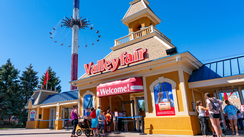 L'entrée du parc d'attractions Valleyfair.