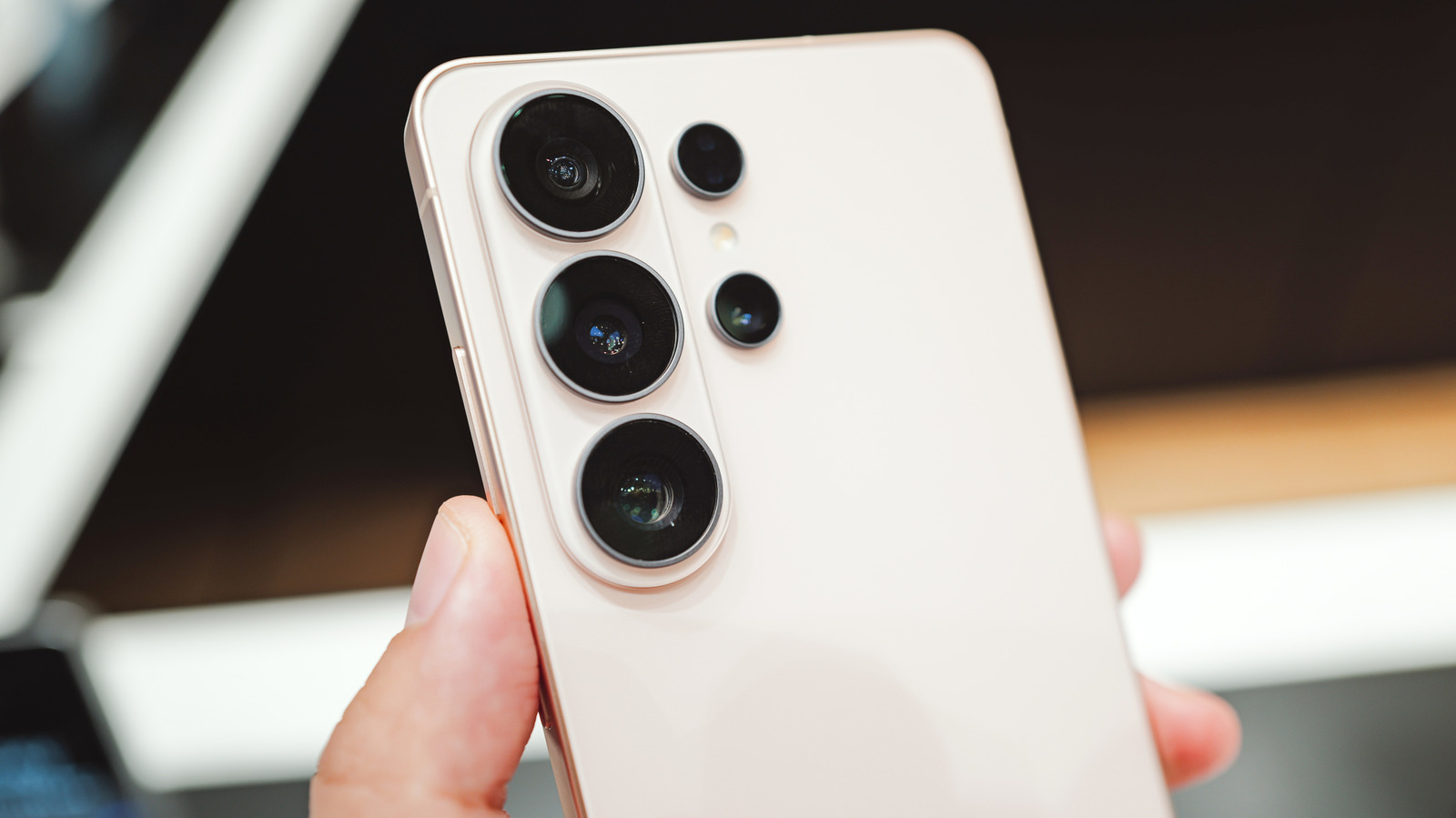 5 téléphones Android plus abordables à considérer avant un Samsung Galaxy S26 Ultra