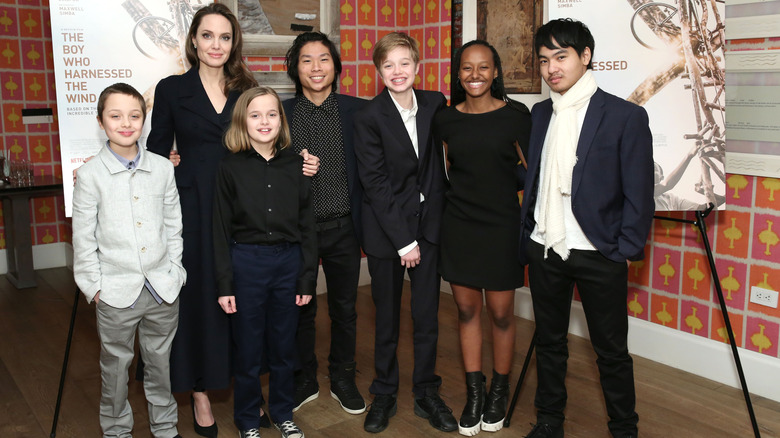 Angelina Jolie et ses enfants lors d'une projection spéciale du Garçon qui domptait le vent