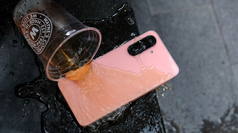 Boisson renversée sur un Galaxy A26