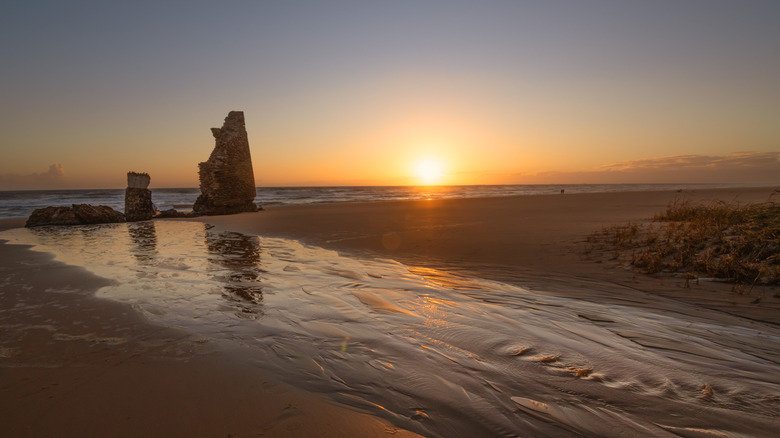 Coucher de soleil sur la plage de Doñana