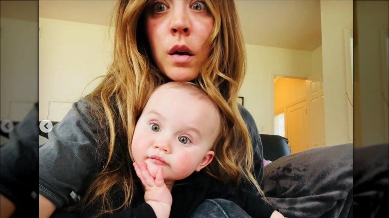 Kaley Cuoco dans un selfie aux yeux écarquillés avec sa fille sosie Matilda.
