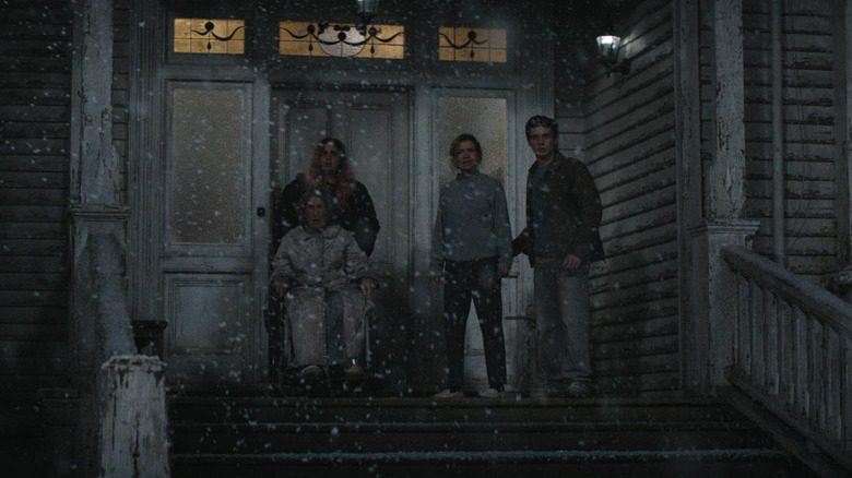 Polly, Alice, Susan et Joseph se préparent à la mort dans Evil Dead Burn