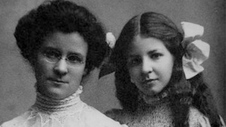 Une photo de Katharine Cook Briggs et Isabel Briggs Myer.