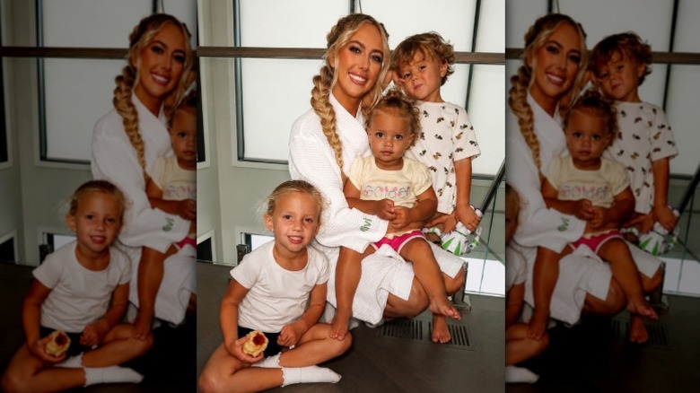 Brittany Mahomes pose avec ses trois enfants