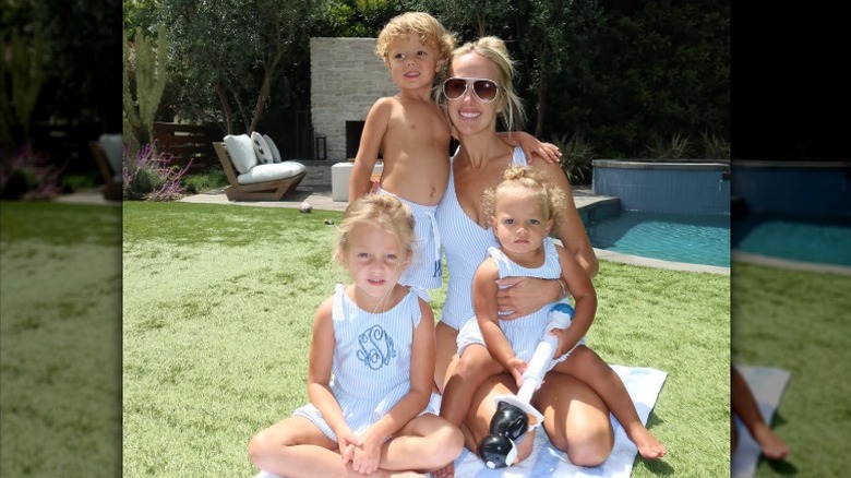Brittany Mahomes et ses trois enfants portent un maillot de bain assorti
