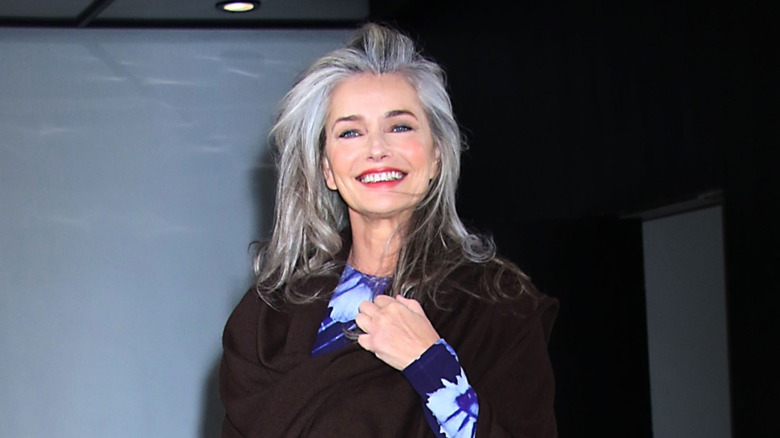 Paulina Porizkova arrive à 