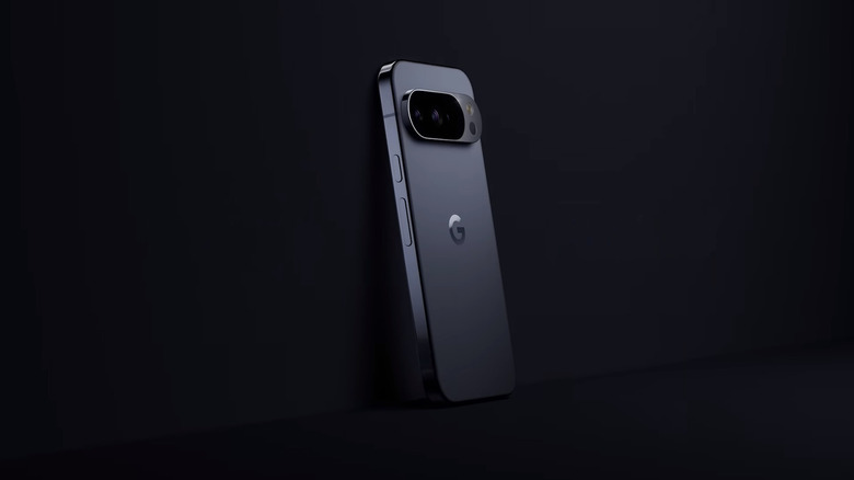 Un Google Pixel 10 Pro noir/gris posé sur un fond noir