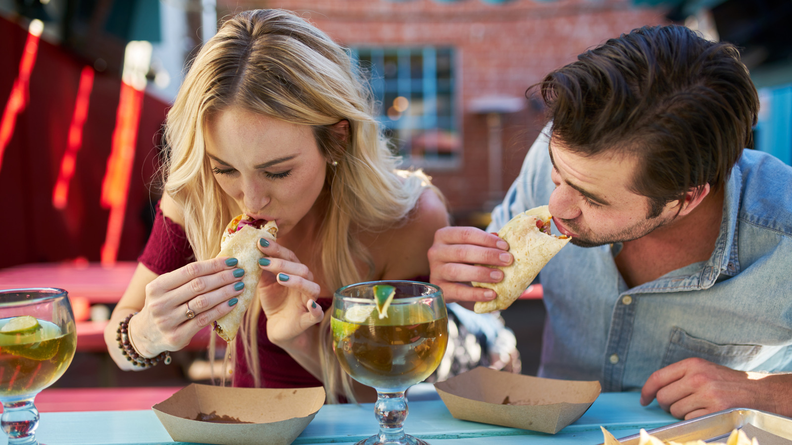 4 erreurs commises par les touristes américains dans les restaurants mexicains au cours des 10 premières minutes