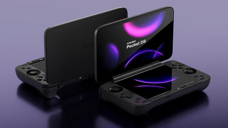 Deux Ayaneo Pocket DS noires dos à dos.