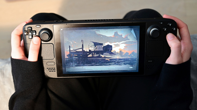 Quelqu'un jouant sur un Steam Deck.