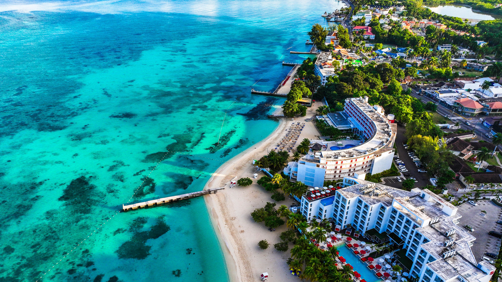 L'île des Caraïbes la plus paisible de 2026 propose des complexes hôteliers tout compris et des plages dorées