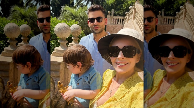 Lindsay Lohan sourit dans un selfie avec Luai et Bader Shammas