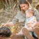 « Les nouveau-nés sont comme de minuscules animaux » : comment la vie sauvage de Bindi Irwin l'a préparée à la maternité