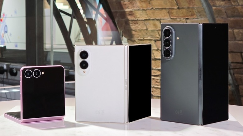 La gamme pliable 2026 rafraîchie de Samsung avec le Galaxy Z Fold 8 placé au centre