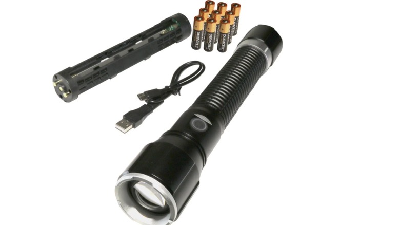 Lampe de poche double puissance Mark de 8 000 lumens, membre du Sam's Club