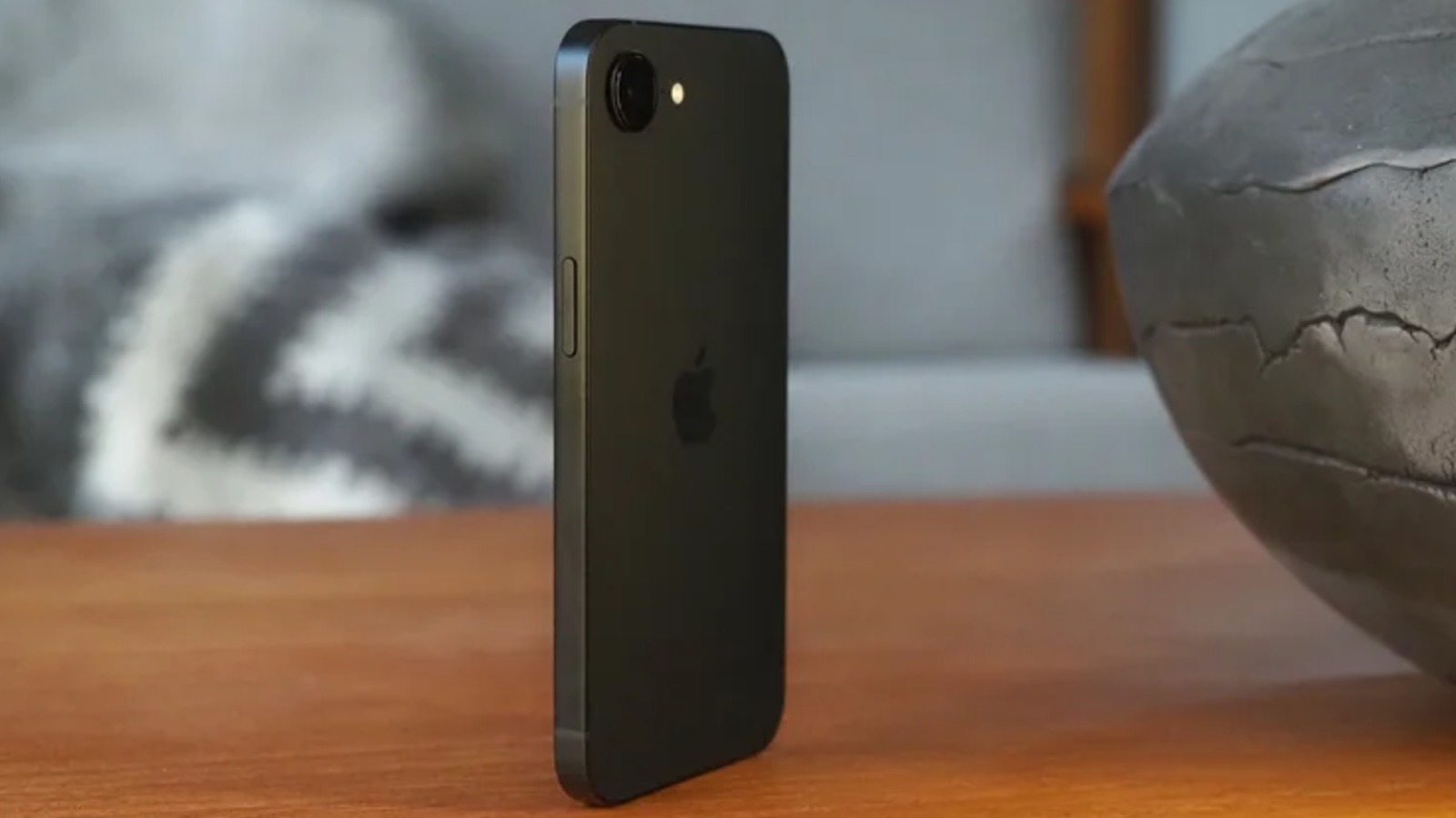 Comment Apple rend-il ses iPhones de la série « E » si abordables ?