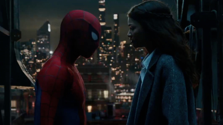 Spider-Man et MJ se regardent dans Spider-Man : Brand New Day
