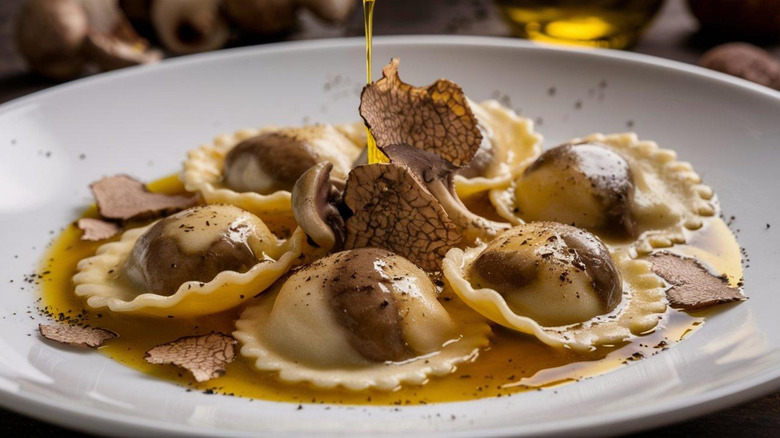 assiette de raviolis aux truffes en Italie