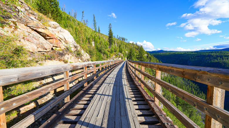 le sentier ferroviaire de Kettle Valley, qui fait partie du sentier transcanadien