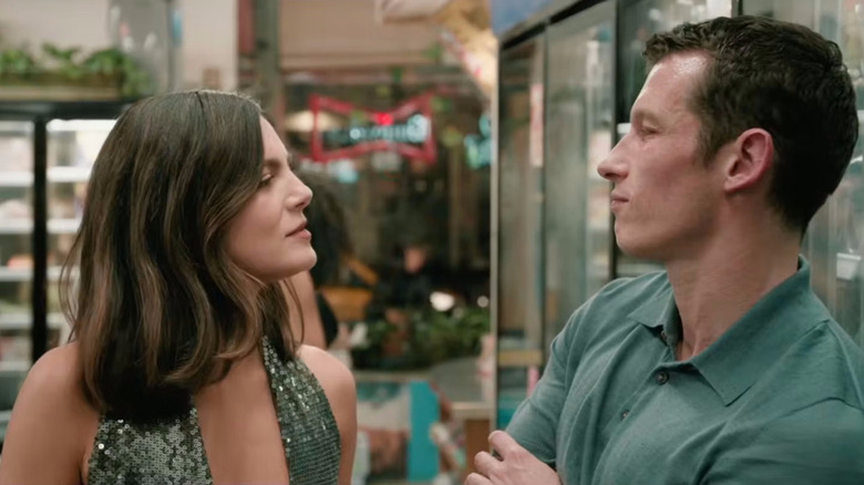 Allie et Owen se disputent dans la bodega dans One Night Only