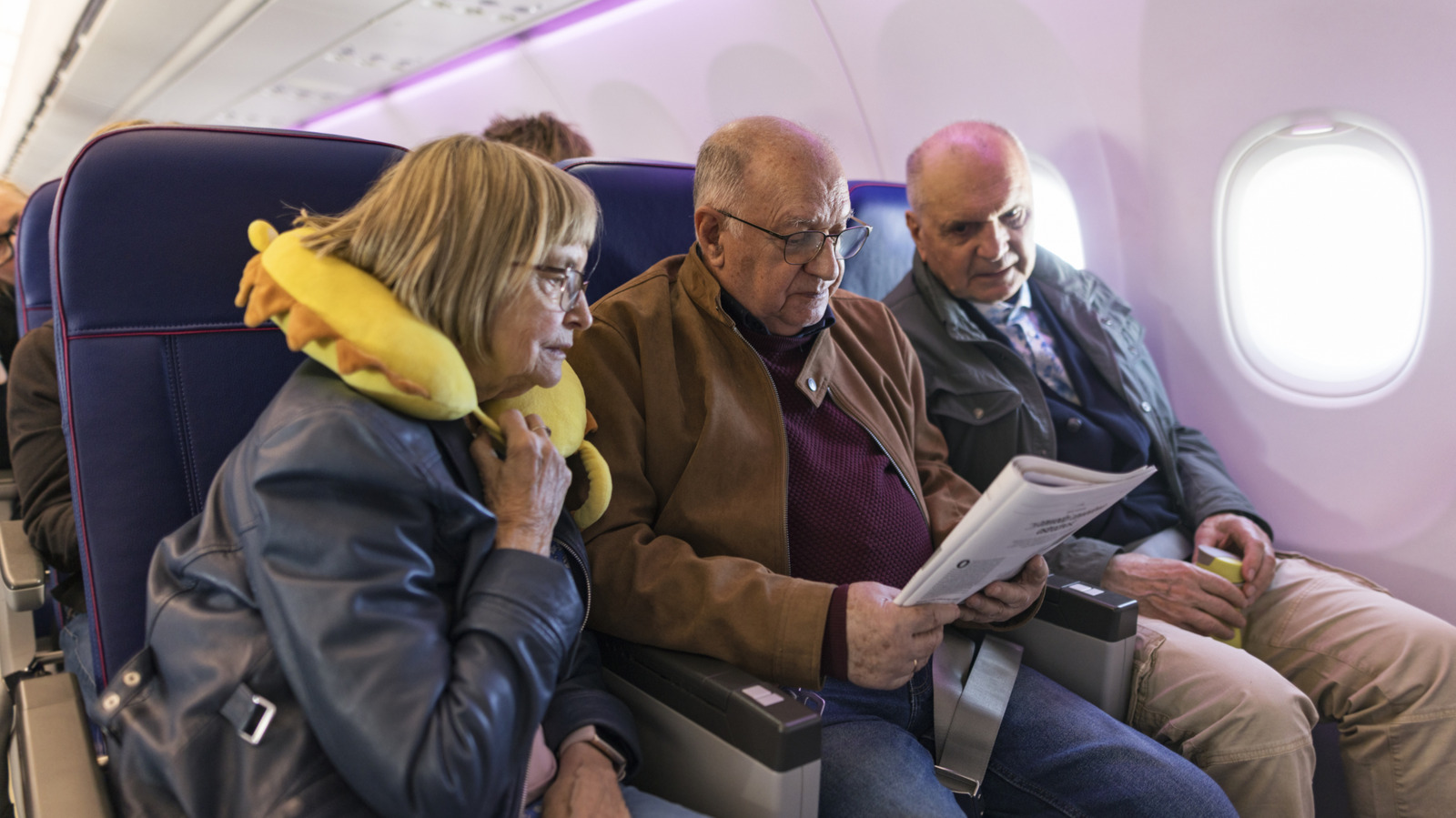 Pourquoi les scientifiques pensent que les couples âgés devraient s'asseoir séparément dans les avions