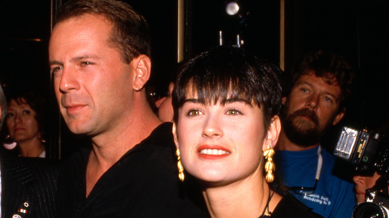 Bruce Willis et Demi Moore dans les années 80 en noir