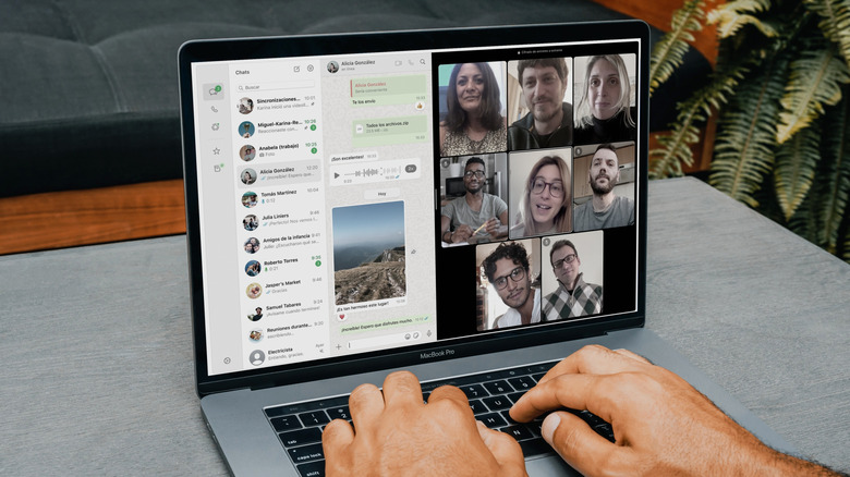 Appel de groupe WhatsApp sur un MacBook