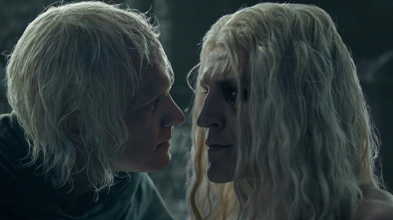 Aegon II se moque de son frère Aemond et décide de le tuer dans House of the Dragon