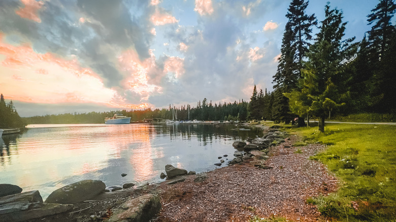 Le rivage du lac Supérieur dans la péninsule supérieure du Michigan.