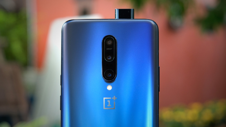 OnePlus 7 Pro avec sa caméra pop-up