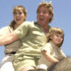 10 photos de Bindi Irwin en enfant sauvage avec maman Terri et papa Steve