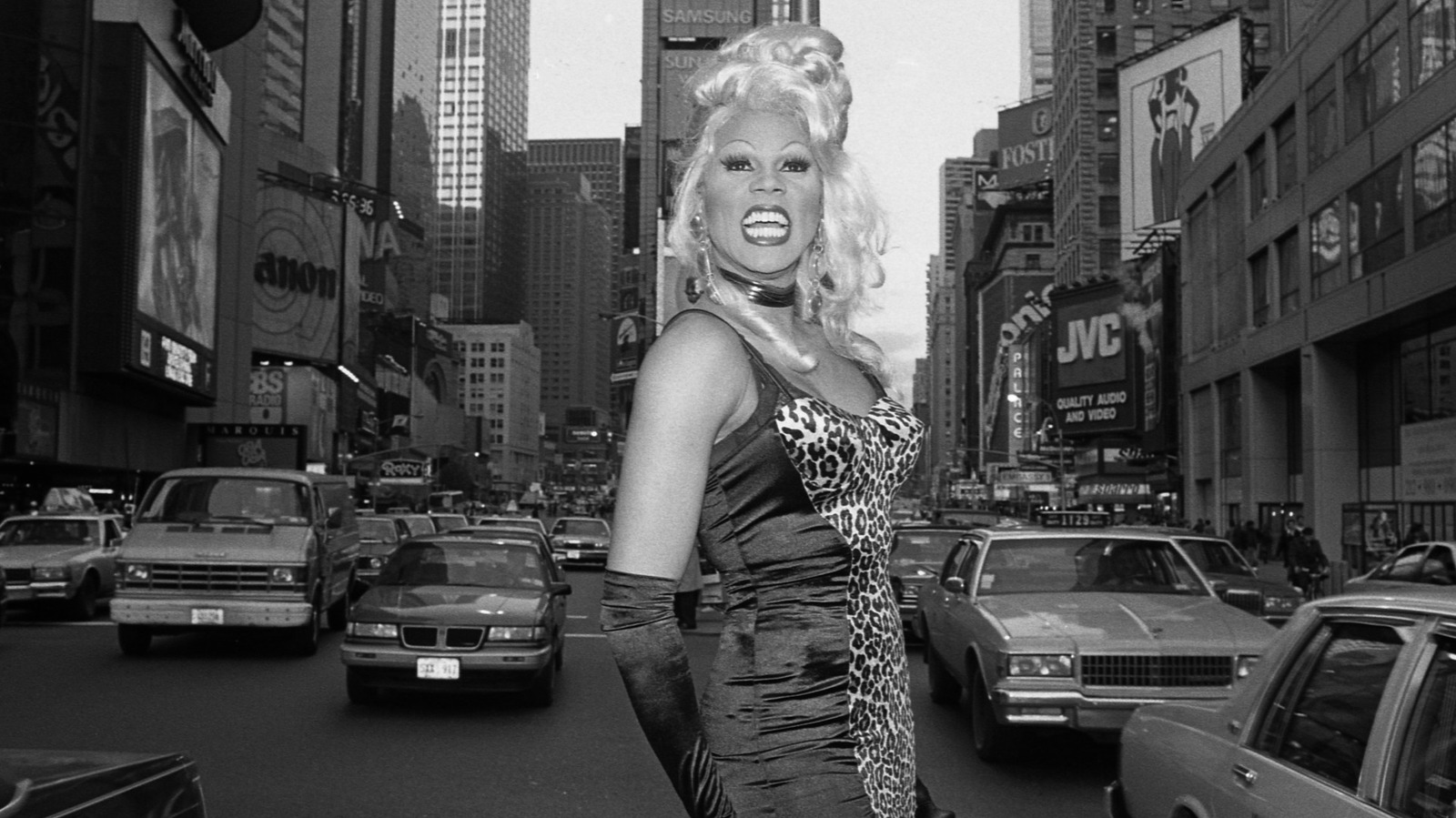Citation du jour de RuPaul : « Vous n'êtes aucune des choses superficielles que ce monde juge importantes. Le vrai toi est…'