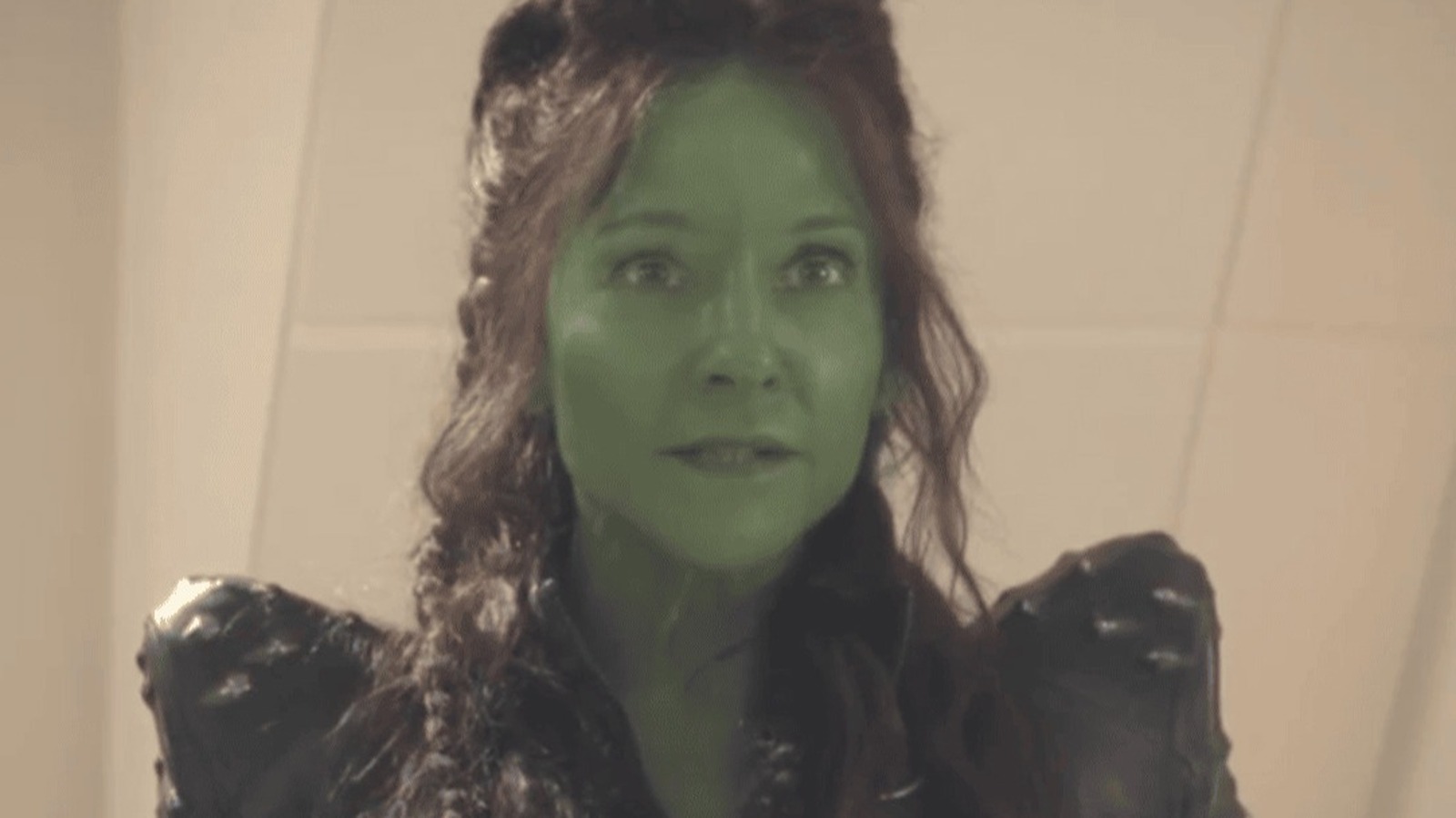 Qui joue le capitaine et le commandant d'Orion dans Star Trek : Strange New Worlds Saison 4 ?