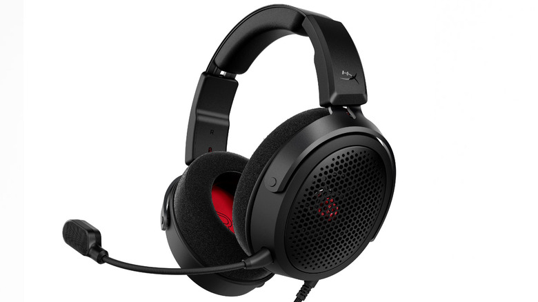 Casque Cloud Alpha Air. Notez la conception ouverte et le microphone sur tige.