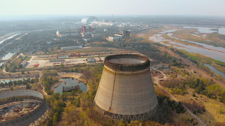 Une vue aérienne de la centrale nucléaire détruite de Tchernobyl.