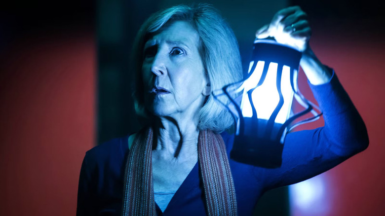 Elise explore le plus loin dans Insidious : Chapitre 3