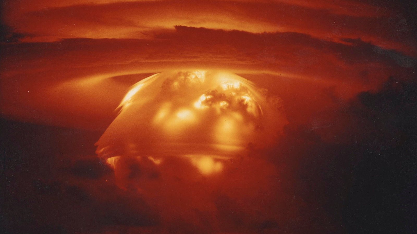 Des scientifiques testaient des armes nucléaires en 1954, puis quelque chose s'est vraiment mal passé